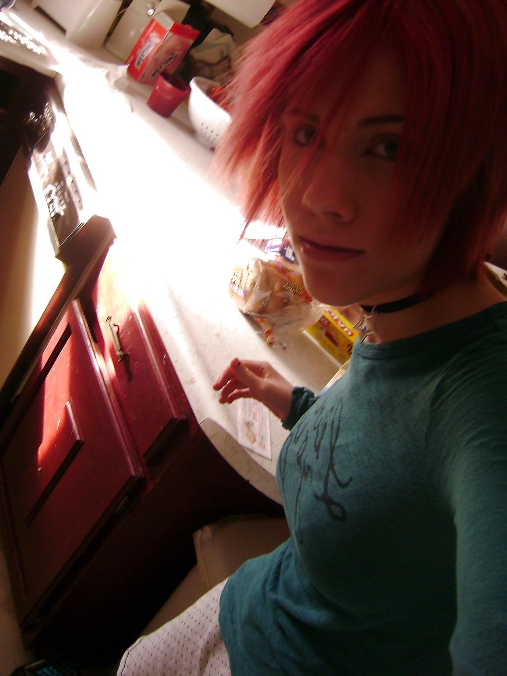 25P Sexy Emo-rothaariges Teenchick