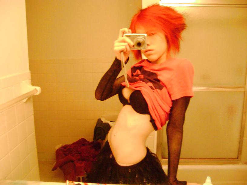 25P Sexy Emo-rothaariges Teenchick