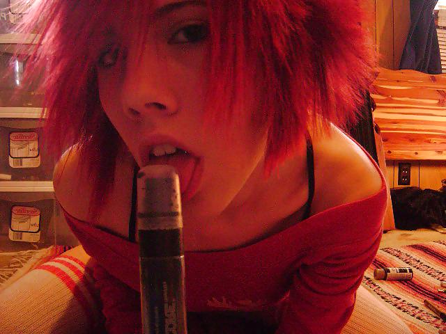 25P Sexy Emo-rothaariges Teenchick