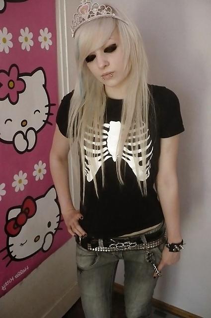 25P Les salopes ( gothic , emo )