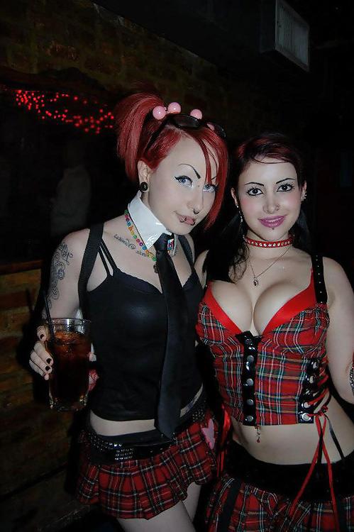 25P Les salopes ( gothic , emo )