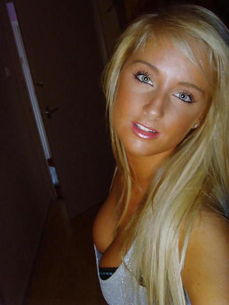12P One Amateur Babes by Darkko