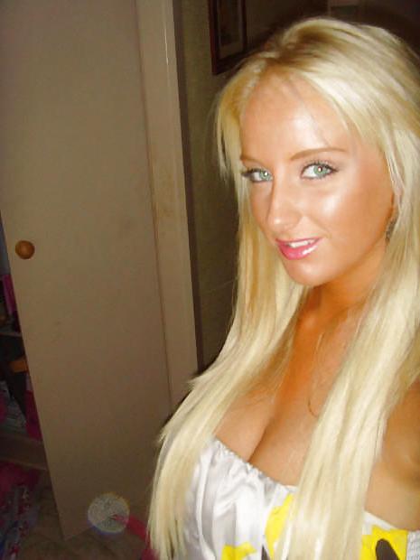 12P One Amateur Babes by Darkko