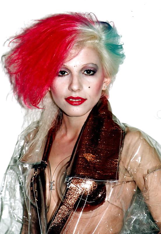 25P I Masturbated To These '80s Babes