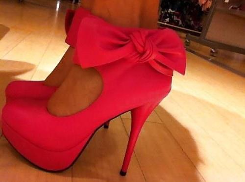 25P Just heels and legs