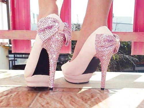 25P Just heels and legs
