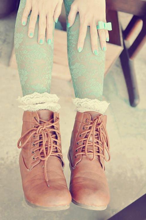 25P Just heels and legs