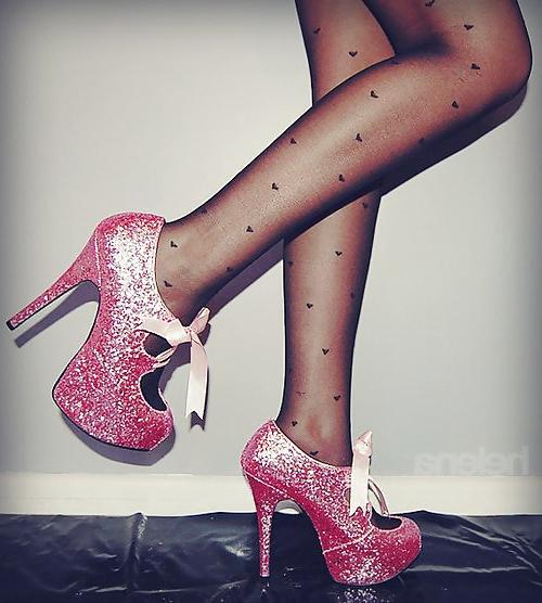 25P Just heels and legs