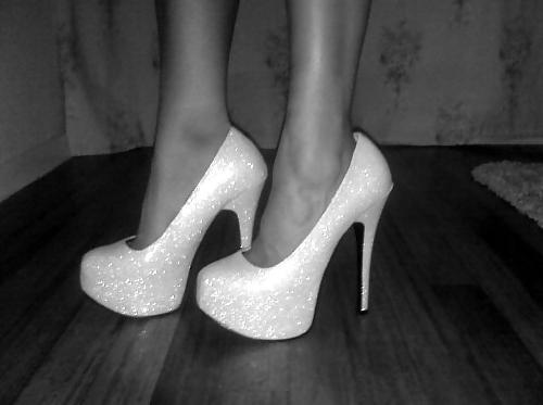 25P Just heels and legs