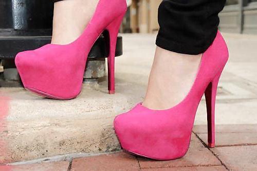 25P Just heels and legs