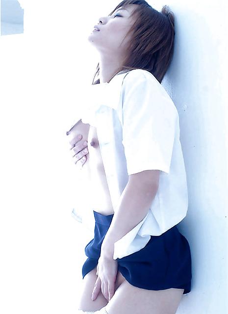 16P Masturbating Japanese Girls 