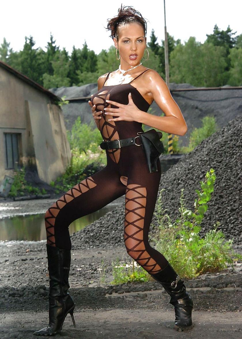 15P Models in heels and boots posing