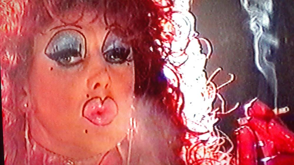 10P More dragqueen smoking