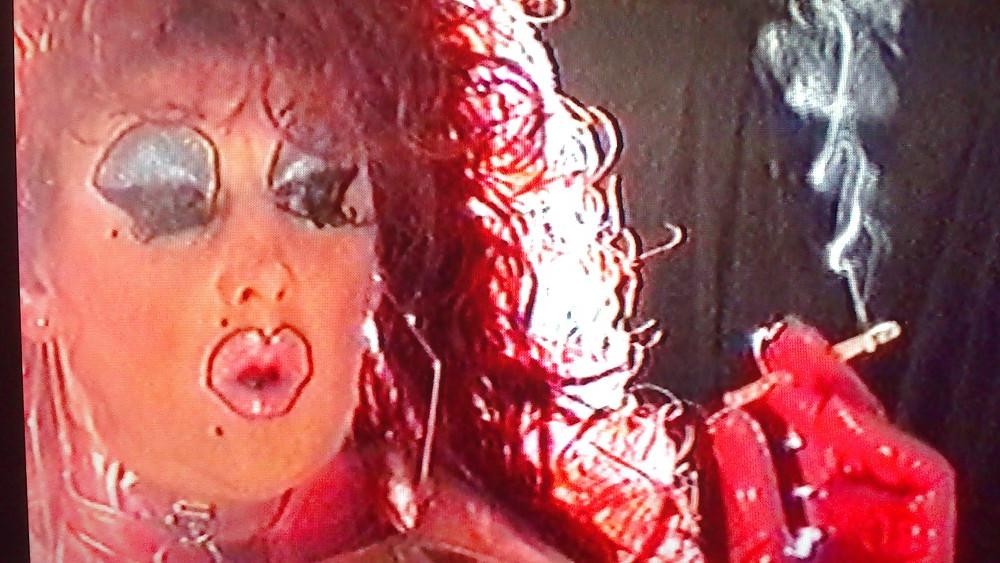 10P More dragqueen smoking