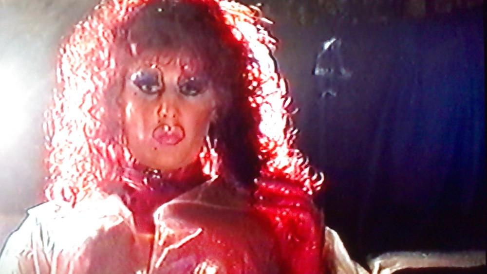 10P More dragqueen smoking