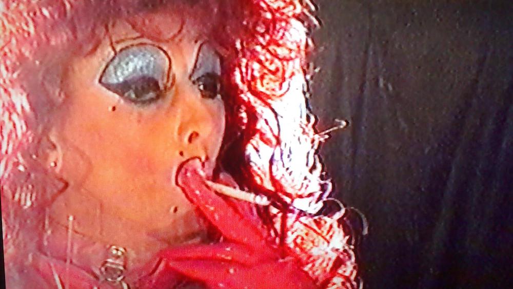 10P More dragqueen smoking