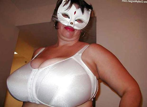 24P Big bras on mature women