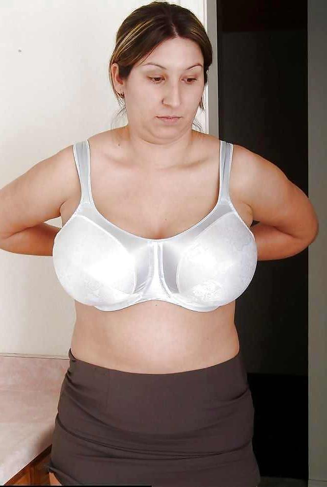 24P Big bras on mature women