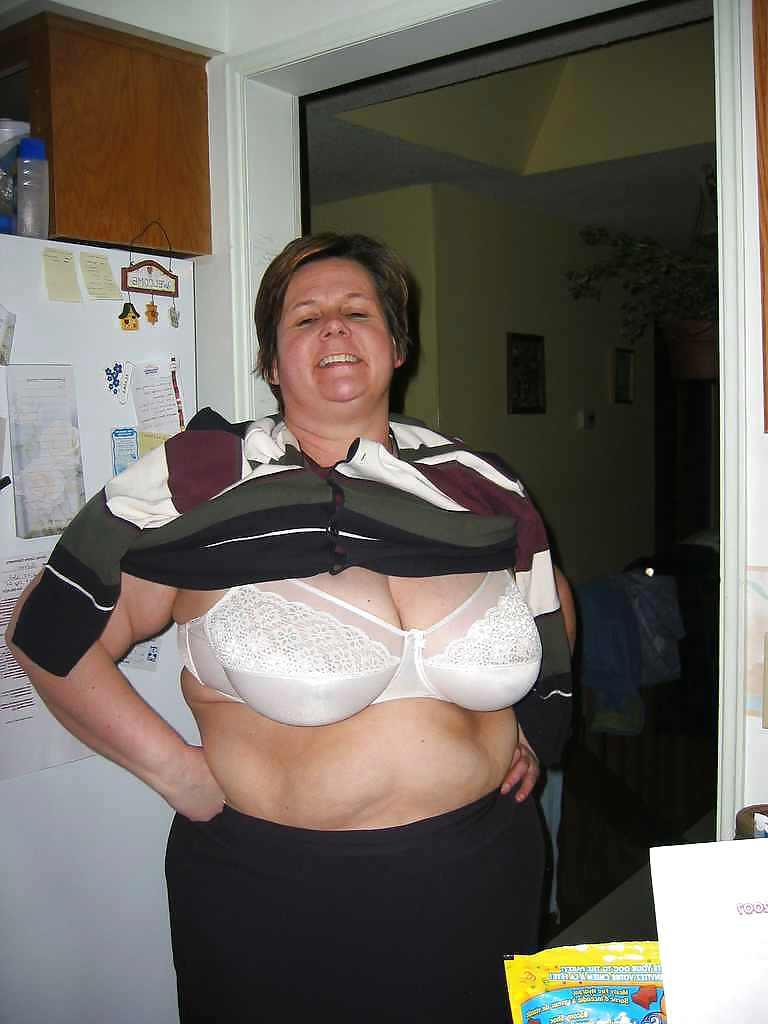 24P Big bras on mature women
