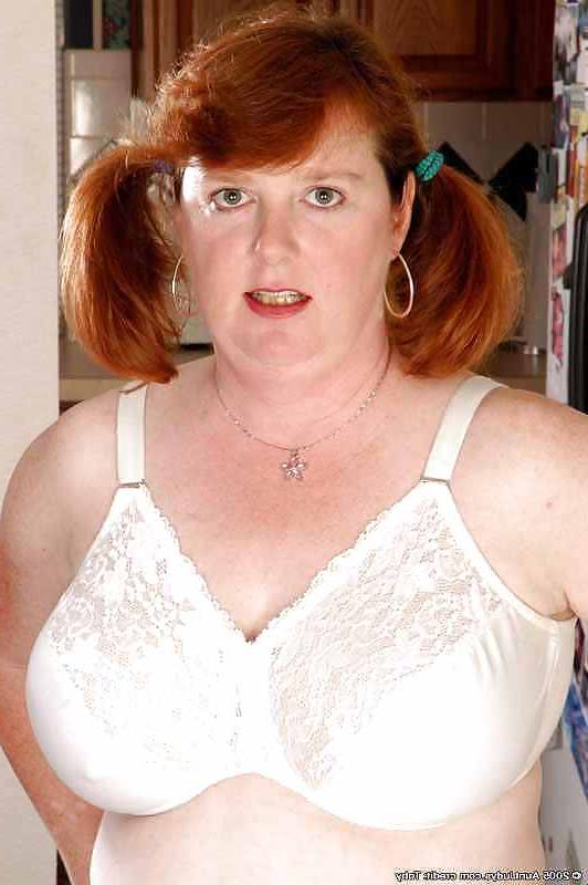 24P Big bras on mature women