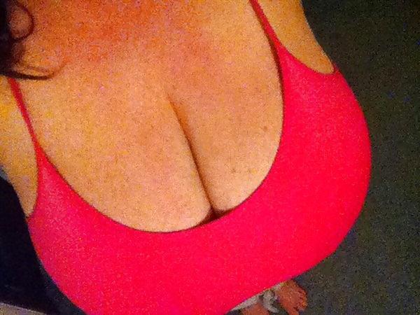25P Huge Tits, Tight Tops 52