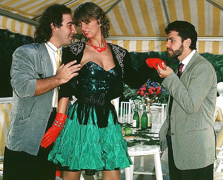 21P Brunette taking on two guys after garden party
