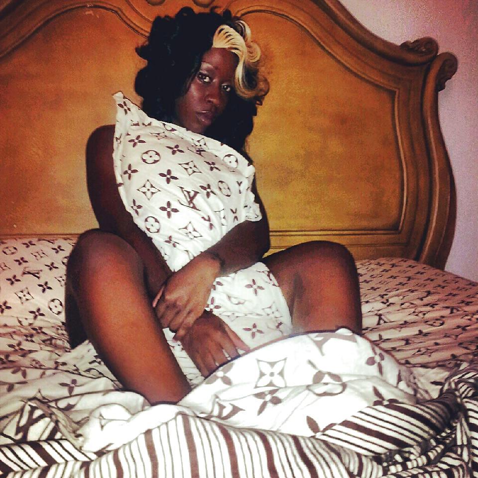 13P Sexy ebony women