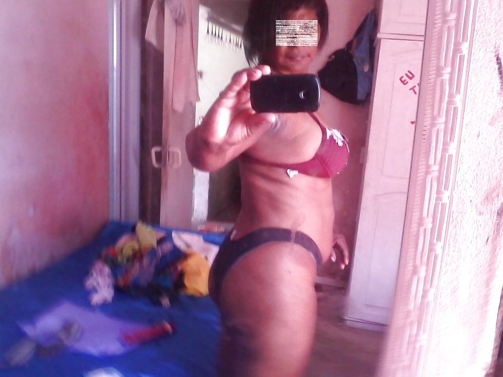 10P Friend shows me her shower by phone pics