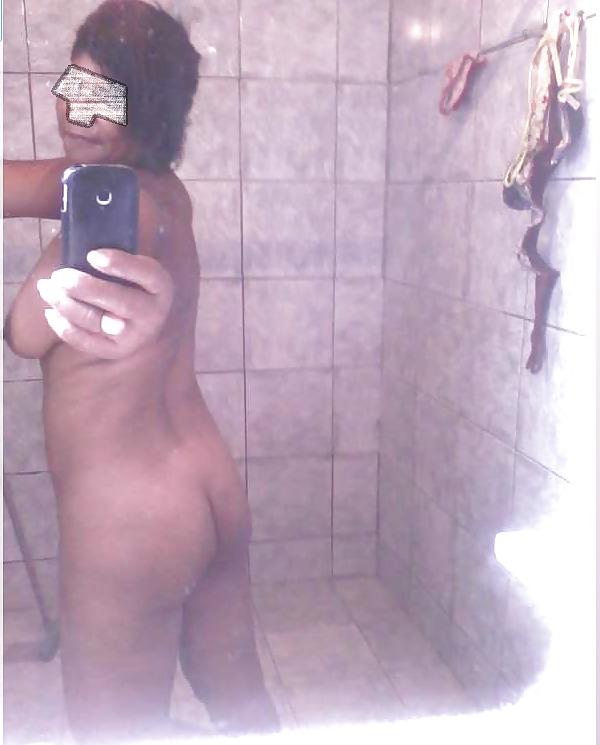 10P Friend shows me her shower by phone pics