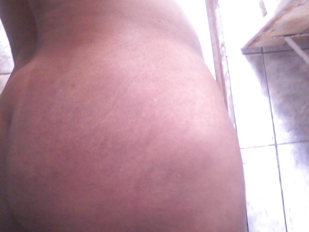 10P Friend shows me her shower by phone pics