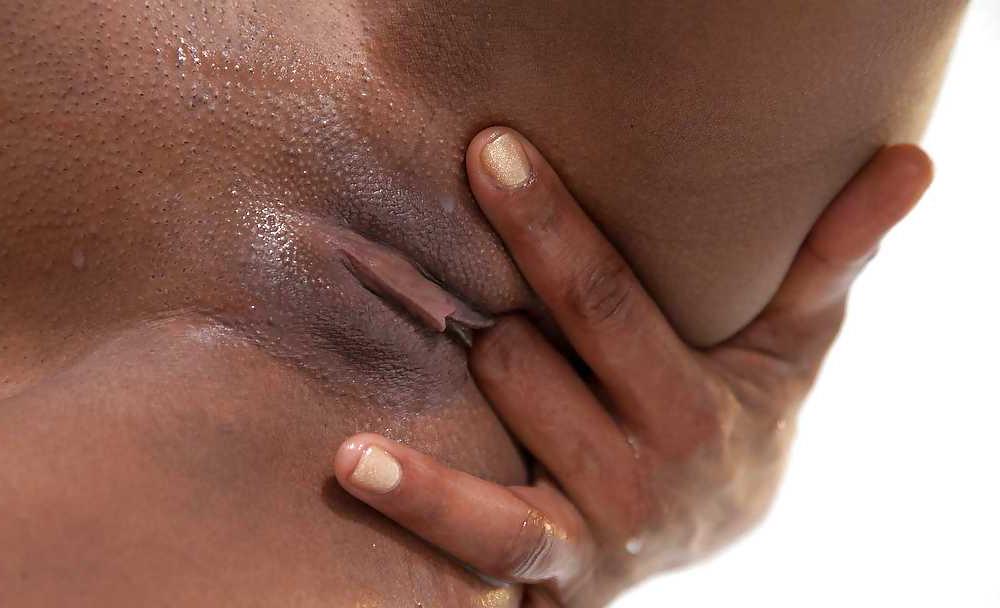 20P Wet Pink Ebony Pussy