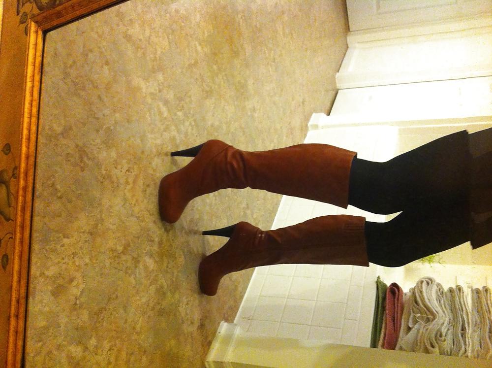 15P Brown leather knee high boots