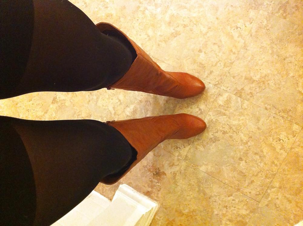 15P Brown leather knee high boots