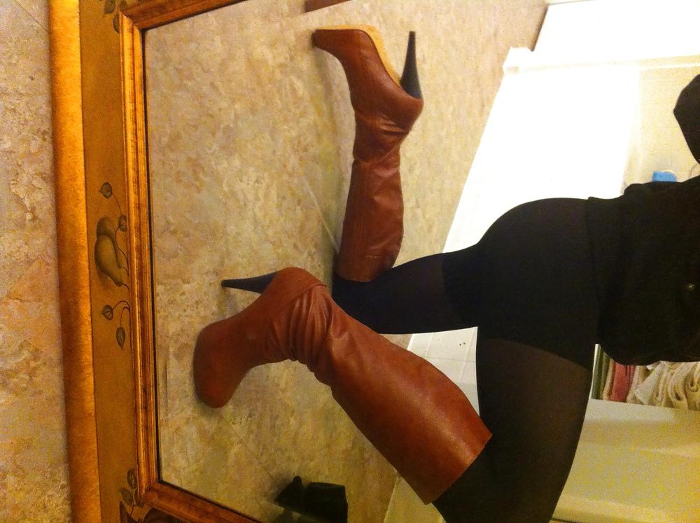 15P Brown leather knee high boots