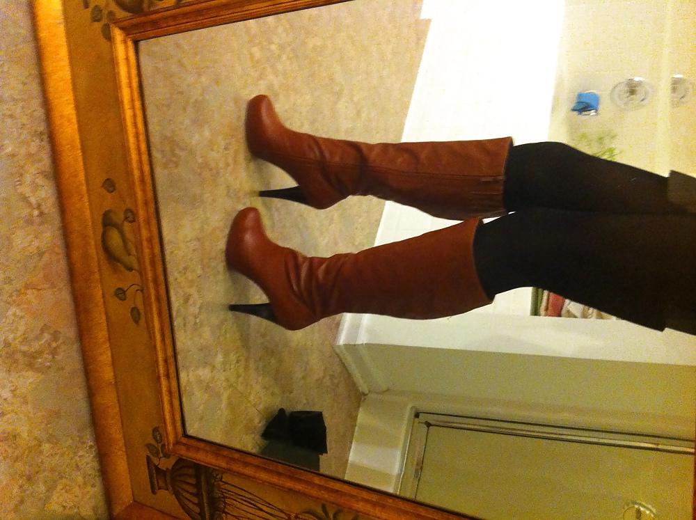15P Brown leather knee high boots