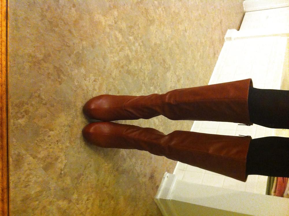 15P Brown leather knee high boots