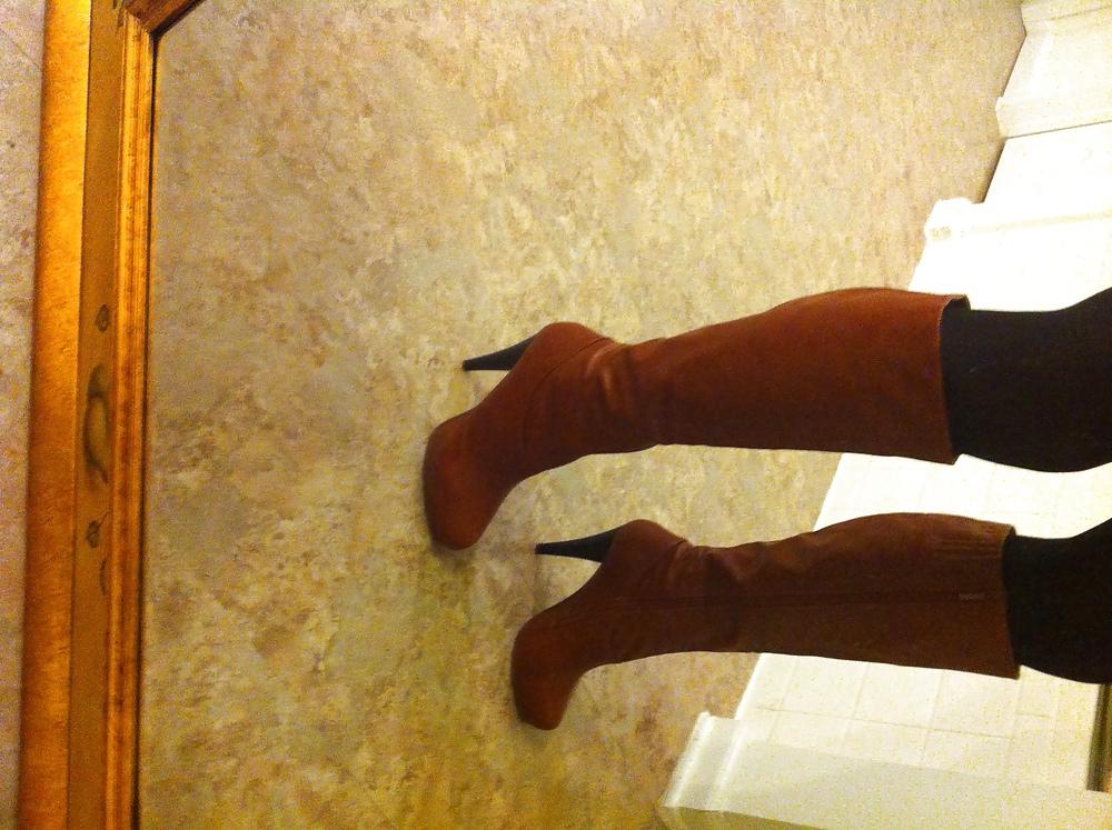 15P Brown leather knee high boots