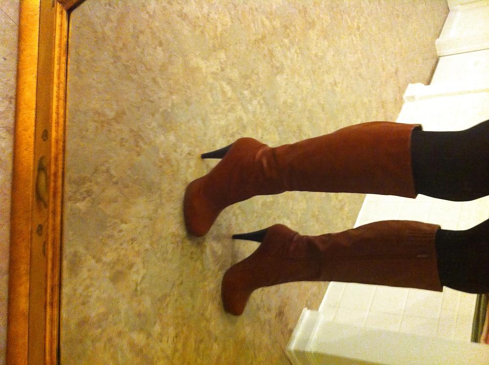 15P Brown leather knee high boots