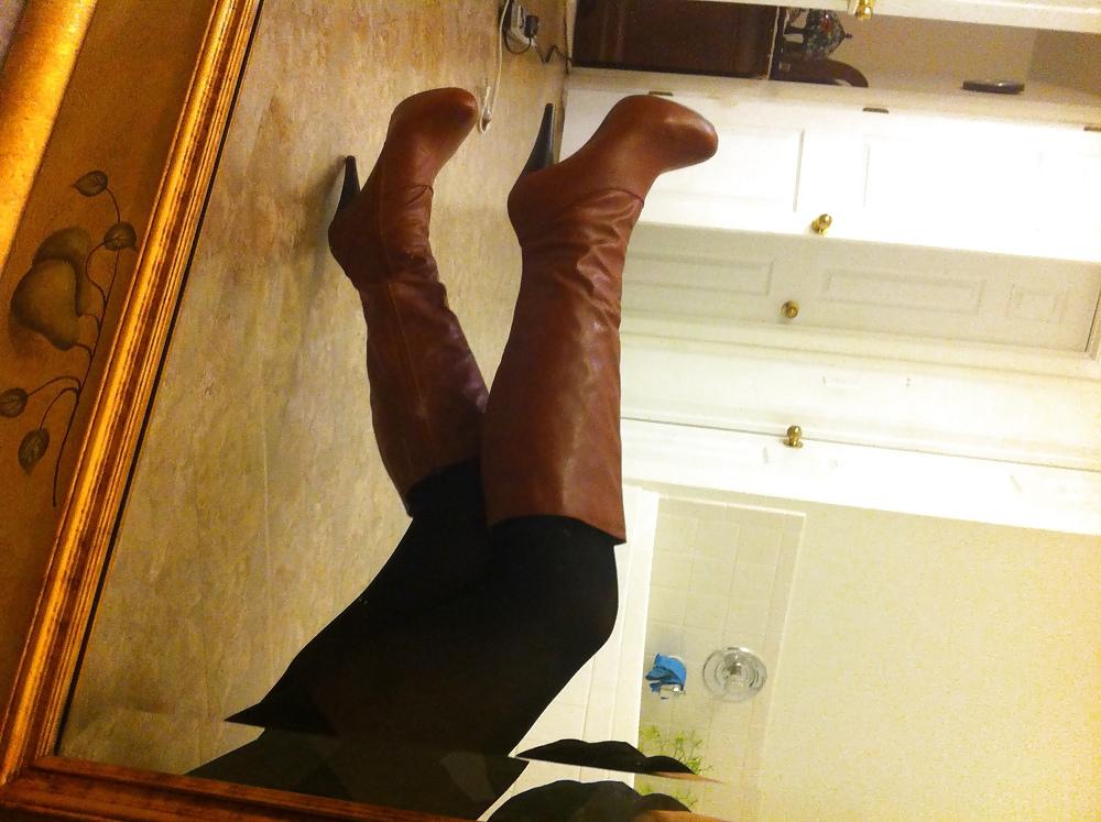 15P Brown leather knee high boots