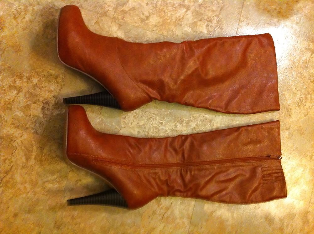 15P Brown leather knee high boots