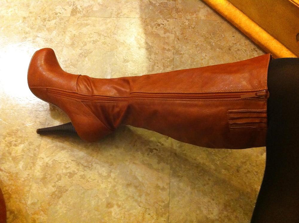 15P Brown leather knee high boots