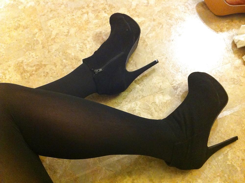 25P Brand new pairs of ankle boots