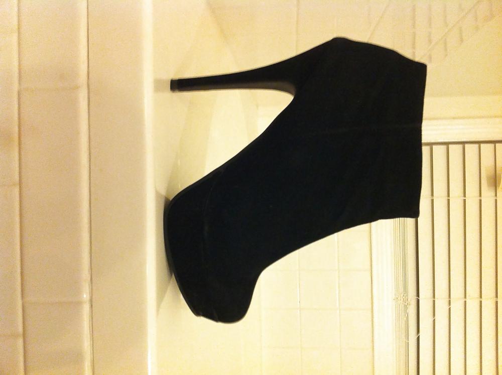 25P Brand new pairs of ankle boots
