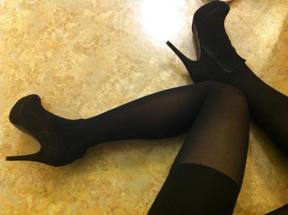 25P Brand new pairs of ankle boots