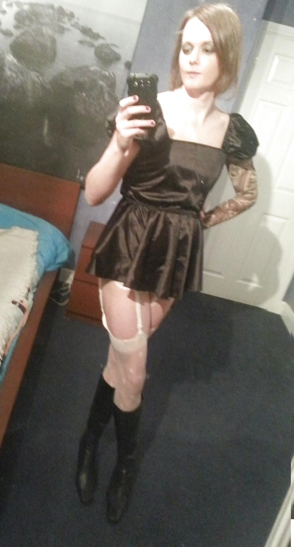 10P Frilly Maid