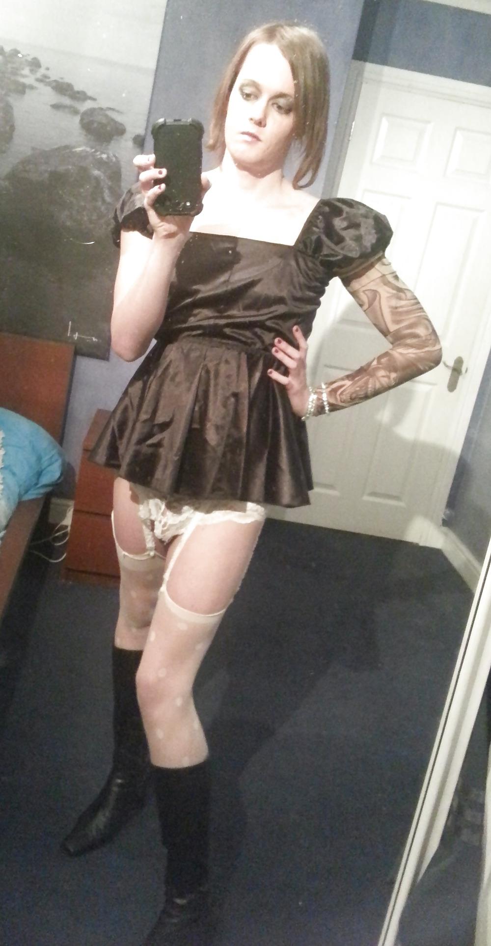 10P Frilly Maid