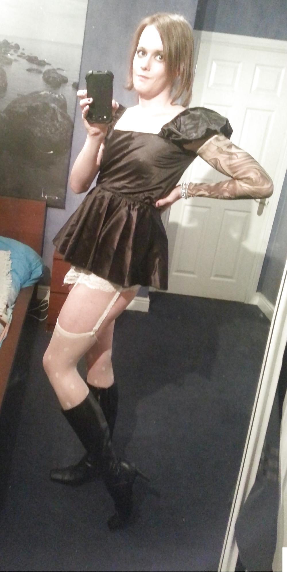 10P Frilly Maid