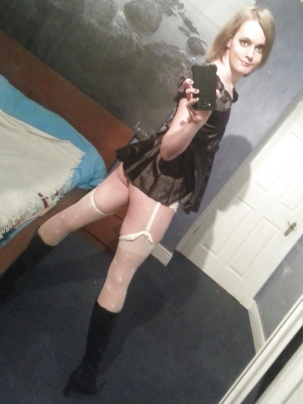 10P Frilly Maid