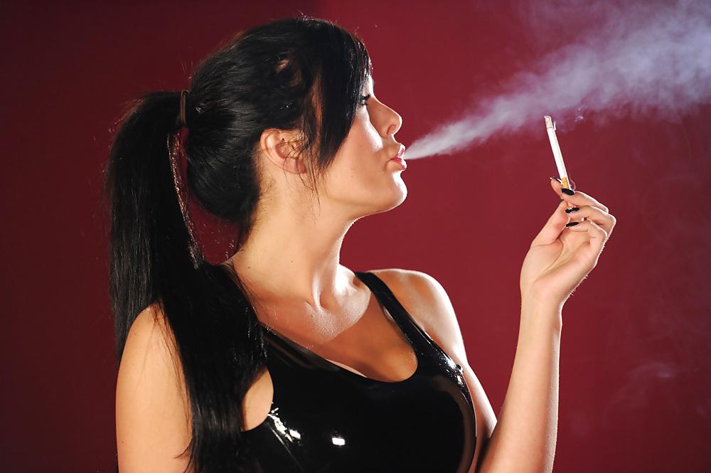 11P Smoking 006