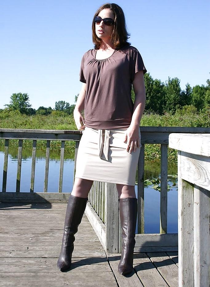 25P Hotlegs-Adrianne  nice boots